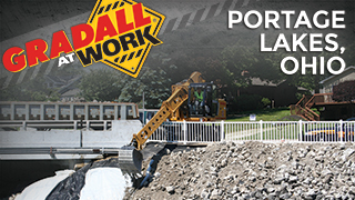 XL 3300 III Laying Riprap